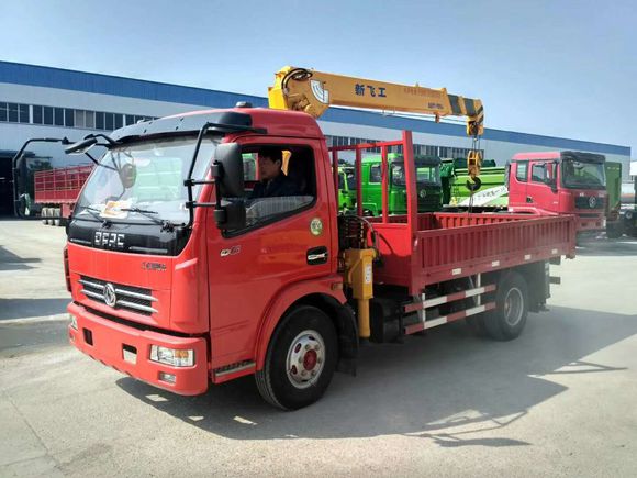 東風多利卡新飛工5噸隨車吊