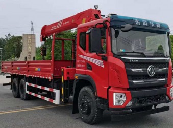 東風華神DV5后八輪隨車吊底盤，配三一12噸吊機什么價格？